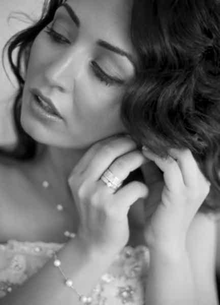 samimi bir kadrajla çekilmiş gelin hazırlık fotoğrafı