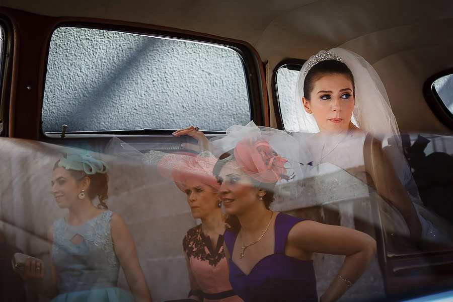 Gelinin arabadadaki fotoğraflarında belgesel yaklaşım geleneksel çekime göre farklı çok sonuçlar elde edebiliyor