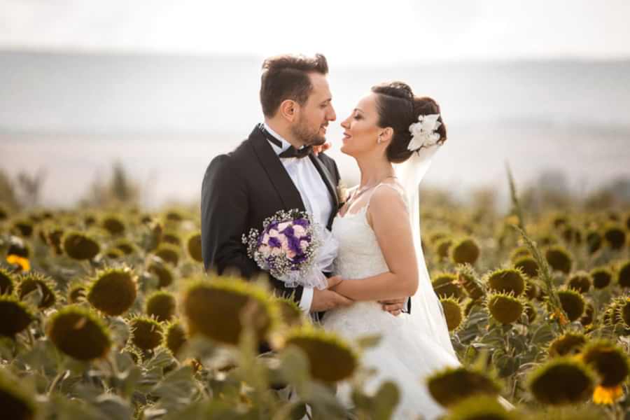 Gelin damat ile dış çekim 